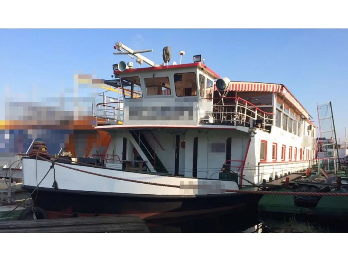 Tàu container để bán