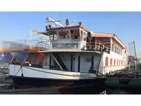 Tàu container để bán