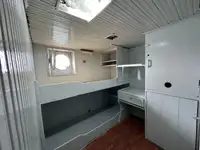 Tàu kéo lưới để bán