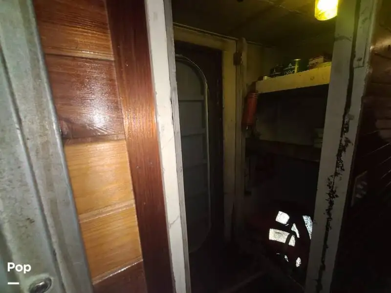Tàu kéo lưới để bán