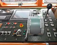 Tàu làm việc để bán