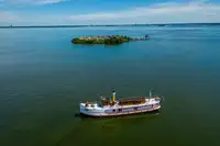 Tàu nhà hàng để bán