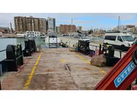 Tàu chở thủy thủ đoàn để bán