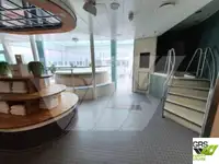 Tàu du lịch để bán