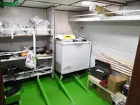 Tàu làm việc để bán
