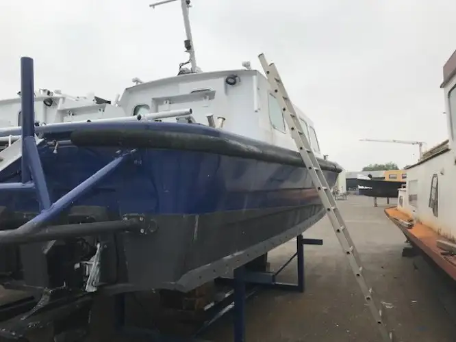 Tàu khảo sát để bán