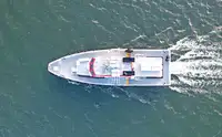 Tàu chở thủy thủ đoàn để bán