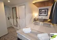 Tàu du lịch để bán