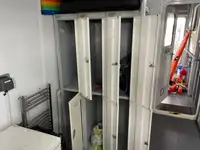 Tàu container để bán