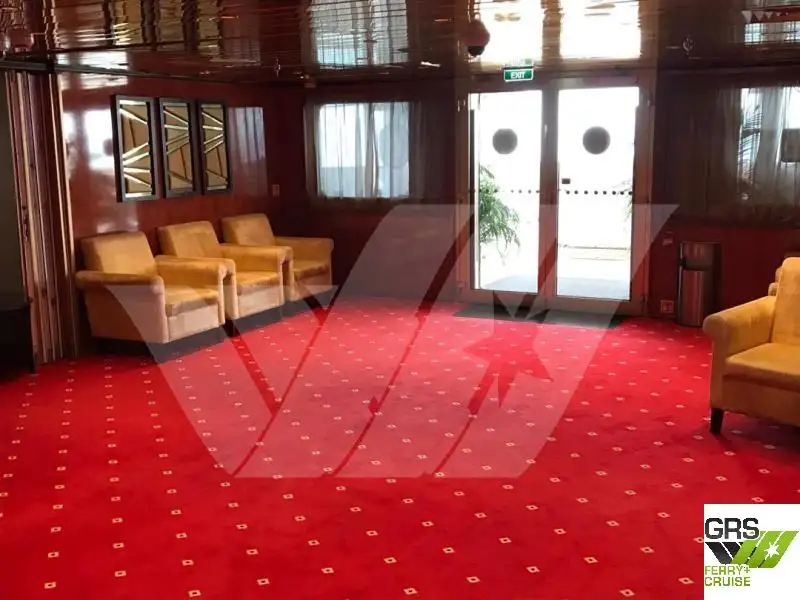 Tàu du lịch để bán