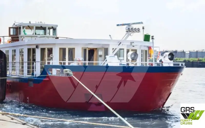 Tàu du lịch để bán