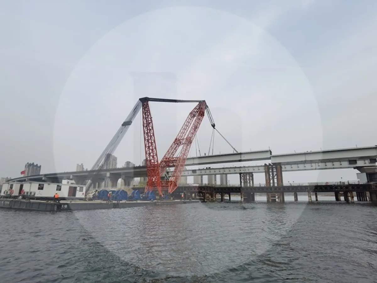 Tàu cẩu để bán