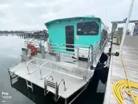 Tàu du lịch để bán