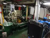 Tàu làm việc để bán
