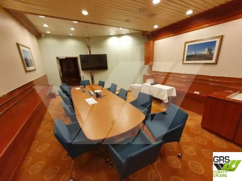 Tàu du lịch để bán