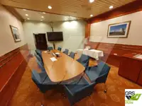 Tàu du lịch để bán