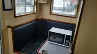 Tàu kéo để bán