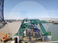 Tàu kéo lưới để bán
