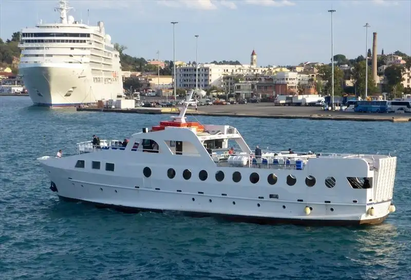 Tàu RoPax rao bán
