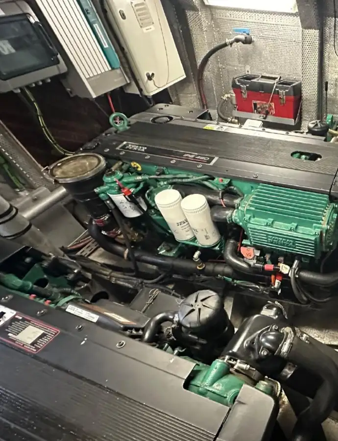 Thuyền hoa tiêu rao bán