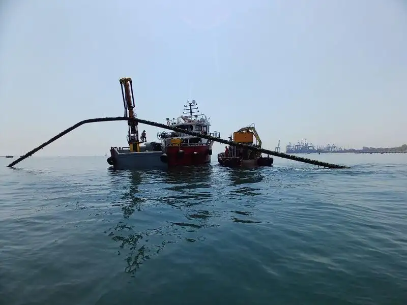 Thuyền lao động rao bán