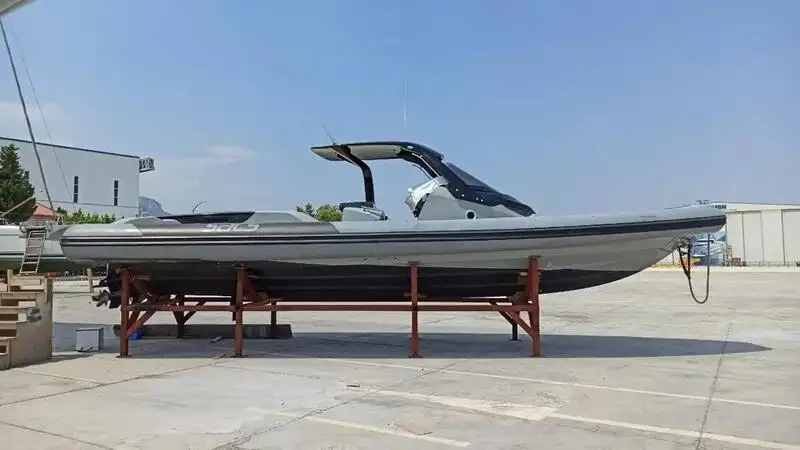 Thuyền bơm hơi cứng rao bán
