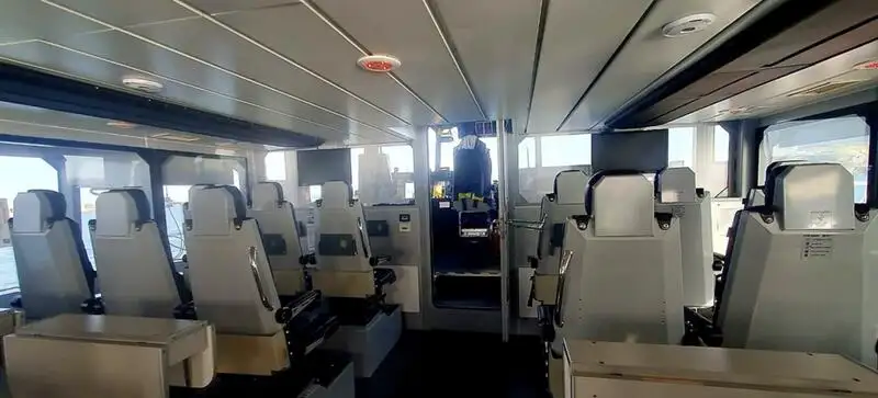 Tàu container rao bán