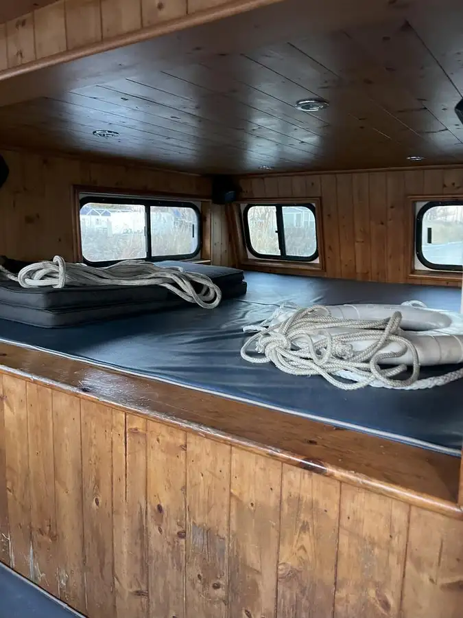 Thuyền kéo rao bán