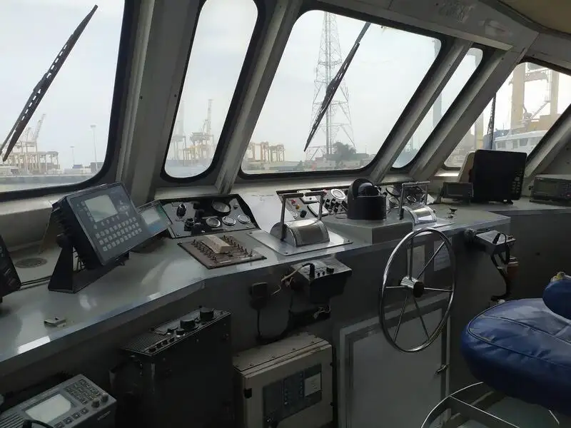 Tàu cung cấp rao bán