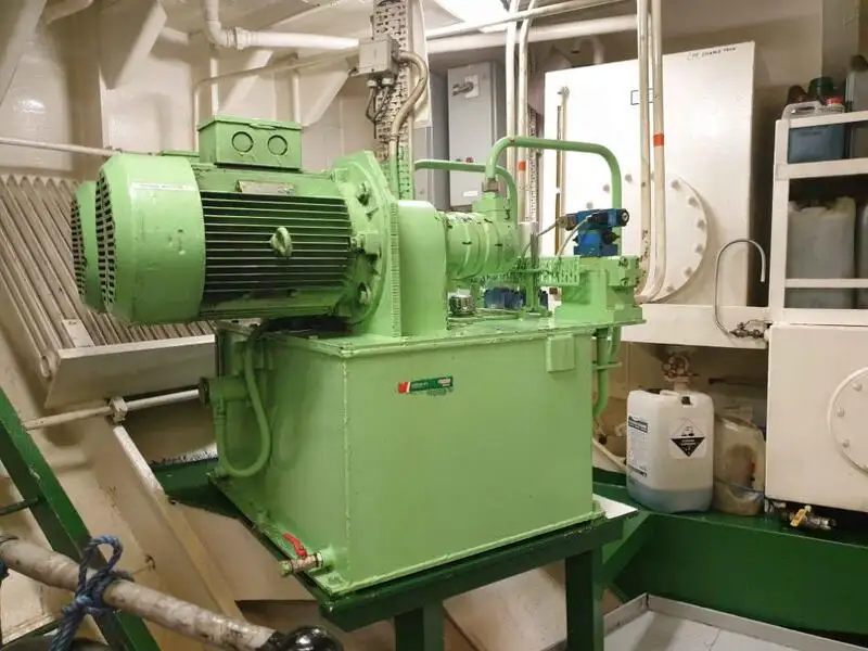 Thuyền kéo rao bán