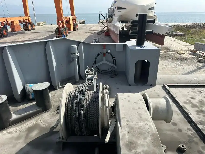 Tàu container rao bán