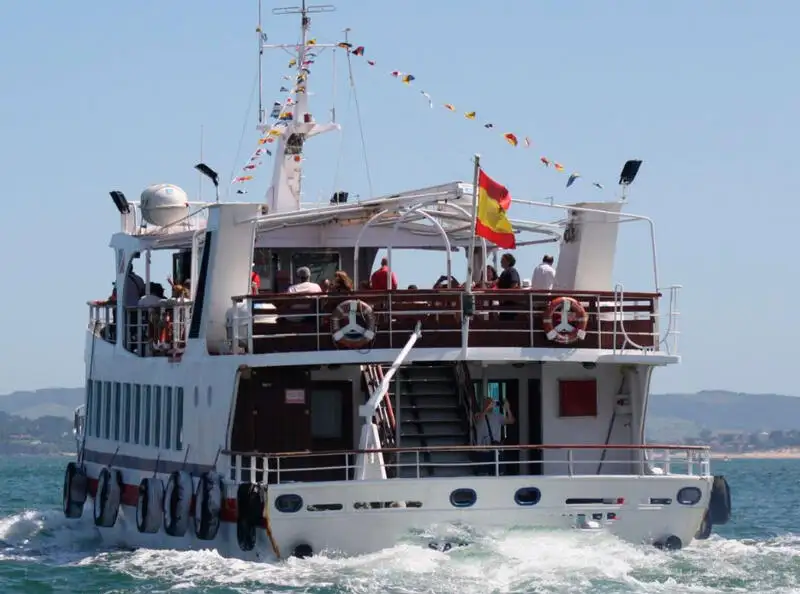 Tàu phà rao bán