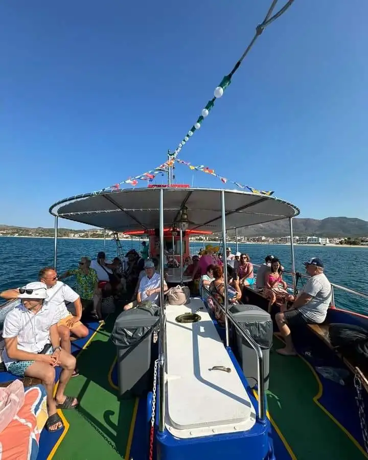 Tàu ngầm rao bán