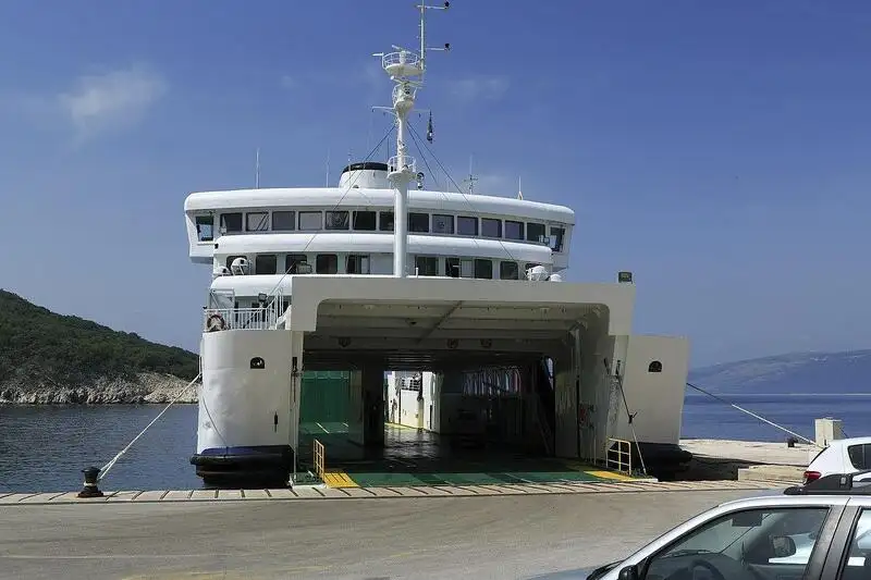 Tàu RoPax rao bán