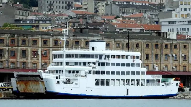 Tàu RoPax rao bán