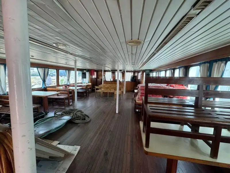 Tàu phà rao bán