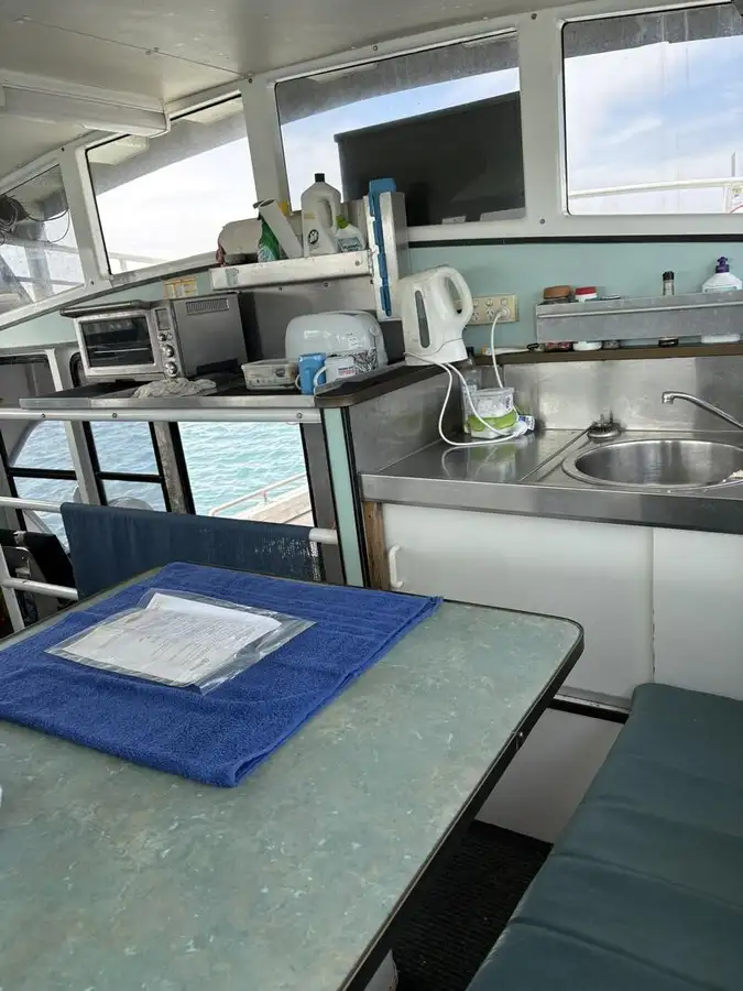 Tàu chế biến cá rao bán