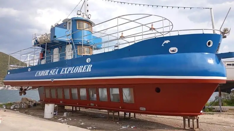 Tàu ngầm rao bán