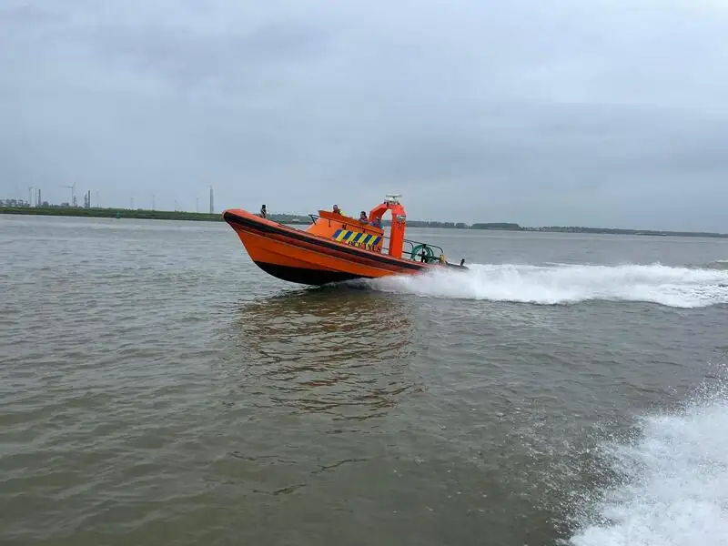 Thuyền bơm hơi cứng rao bán