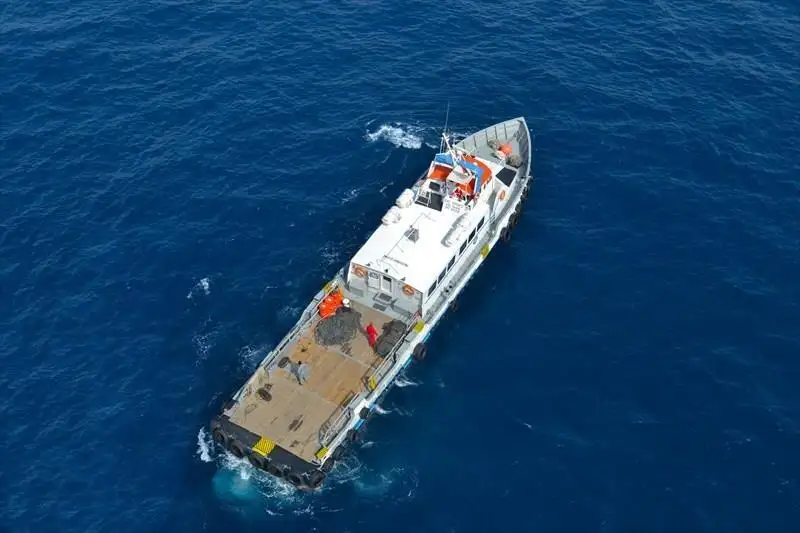 Tàu cung cấp rao bán