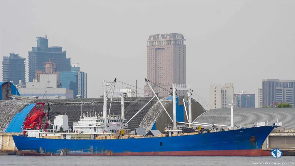 Tàu lạnh rao bán