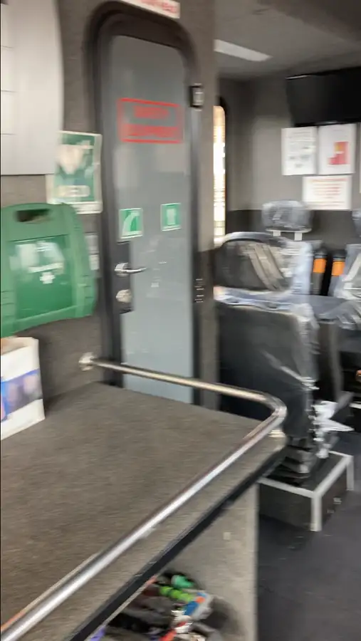 Tàu container rao bán