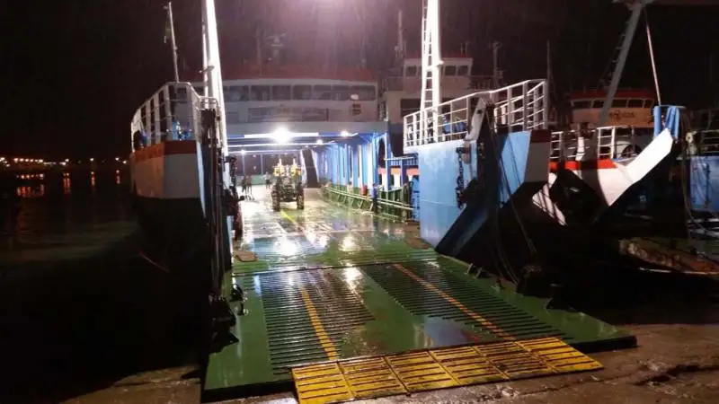 Tàu RORO rao bán