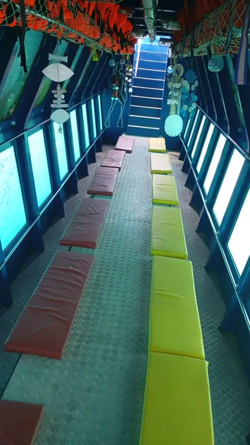 Tàu ngầm rao bán