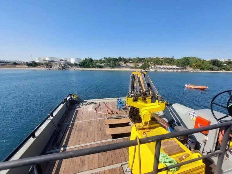 Thuyền lao động rao bán