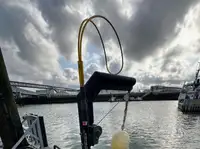 Thuyền hoa tiêu rao bán