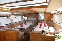 Tàu du lịch rao bán