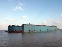 Bến tàu nổi rao bán