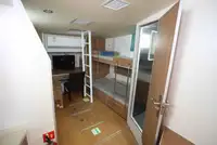 Thuyền hoa tiêu rao bán