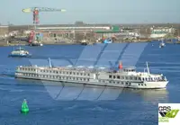 Tàu du lịch rao bán